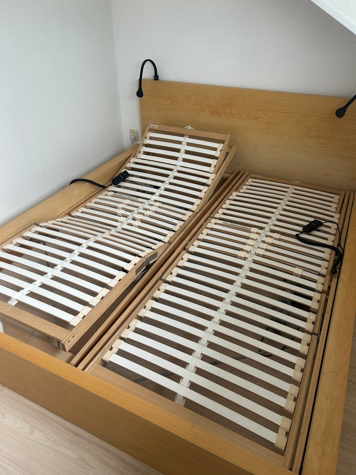 Malm bed met electrische lattenbodems, Ophalen, Overige materialen, Verstelbaar, Overige kleuren