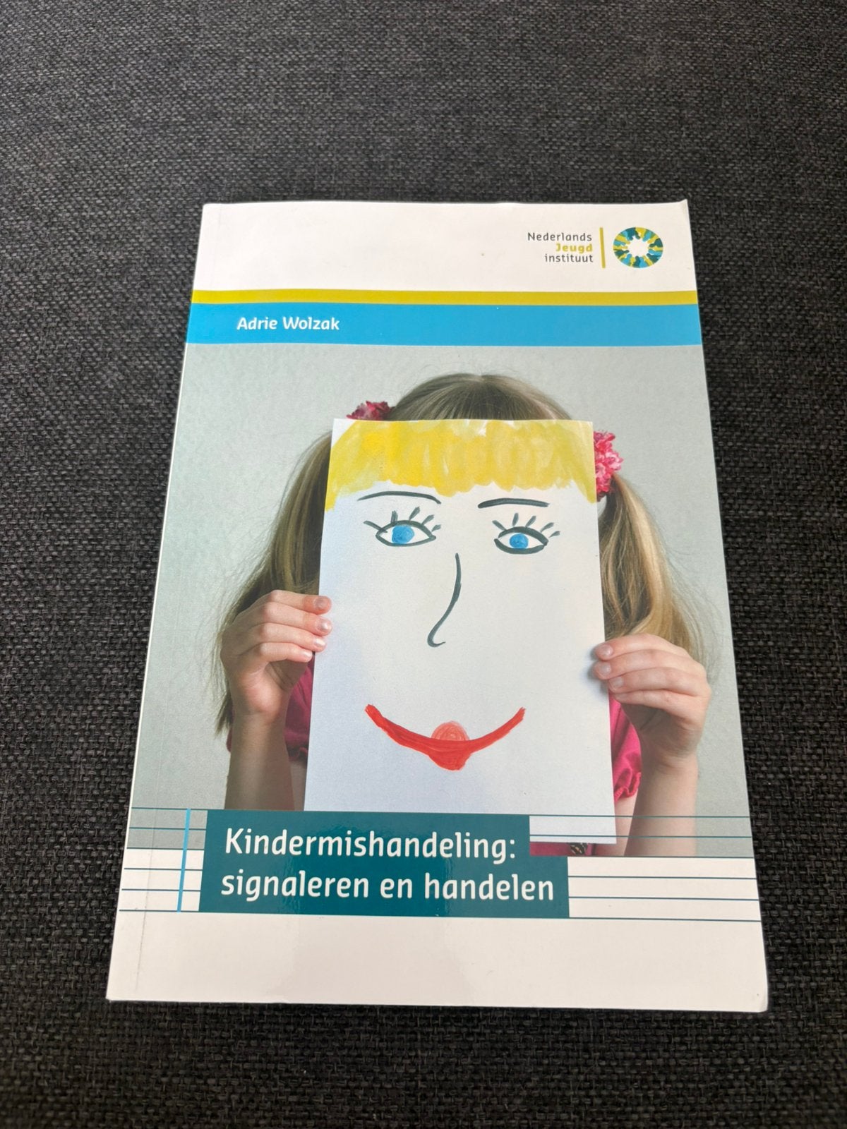 Adrie Wolzak - Kindermishandeling: signaleren en handelen, Ophalen of Verzenden, Zo goed als nieuw, Adrie Wolzak