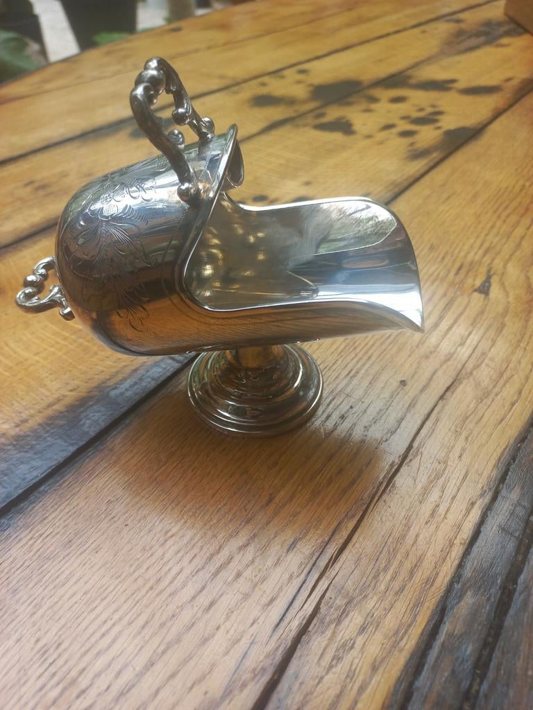 Antieke zilveren suikerschep met gravures, Ophalen of Verzenden, Zilver