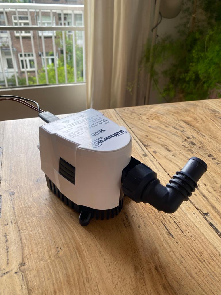 Attwood Sahara S800 Bilgepomp 12V - Zo goed als nieuw, Ophalen, Zo goed als nieuw, Motor en Techniek