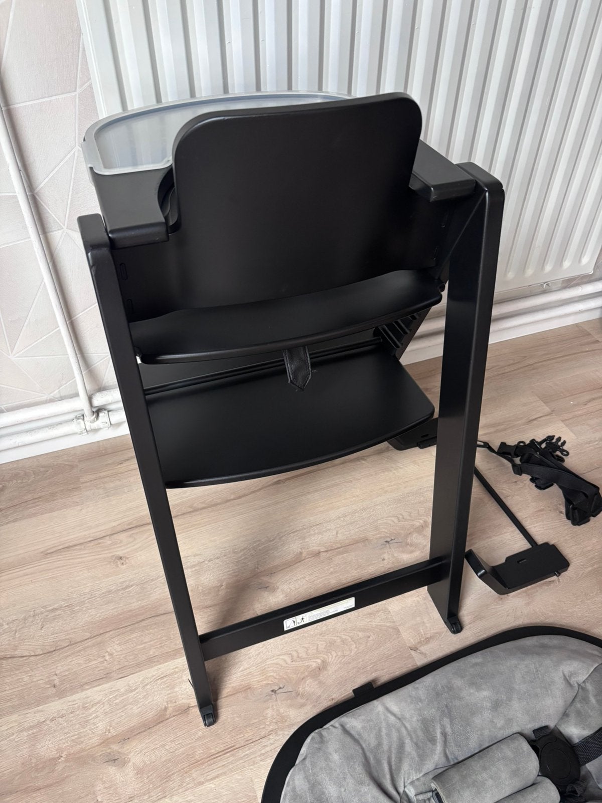 Foto 4 van Kidsmill UP Kinderstoel zwart met baby en newbornset Grey