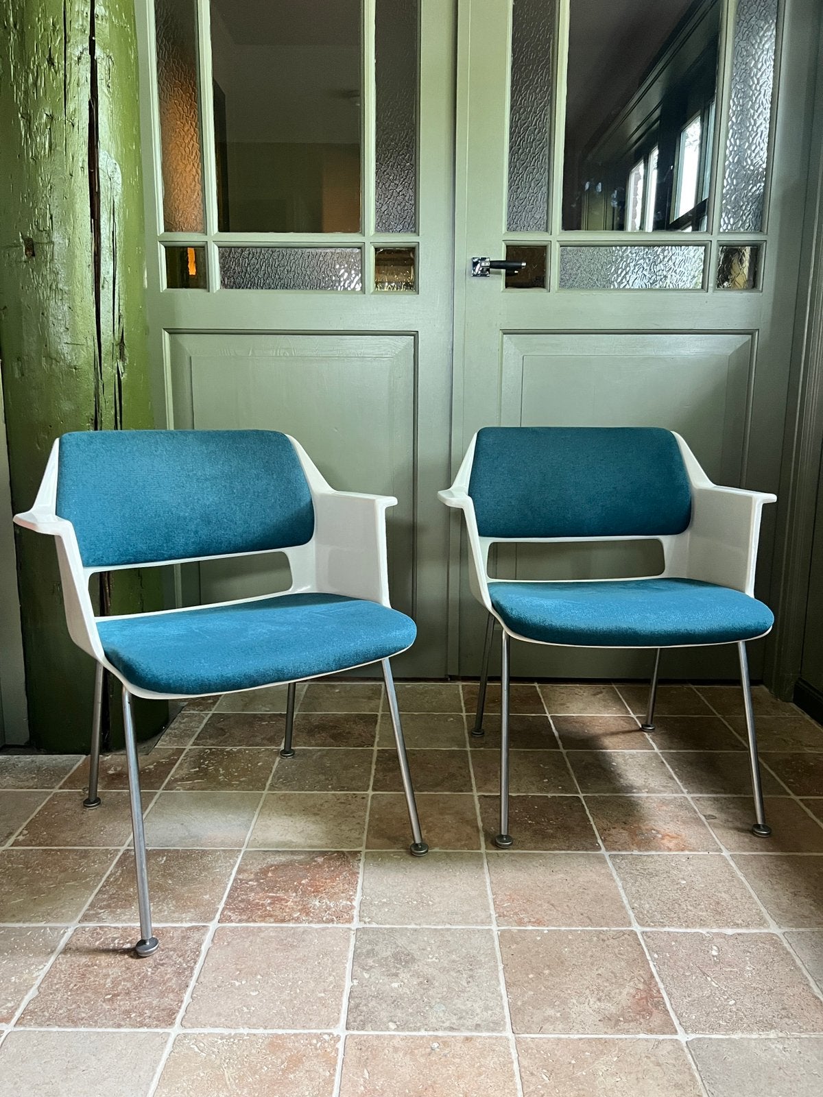 Twee bijzondere Gispen 2225 stoelen, Ophalen, Kunststof, Twee, Blauw