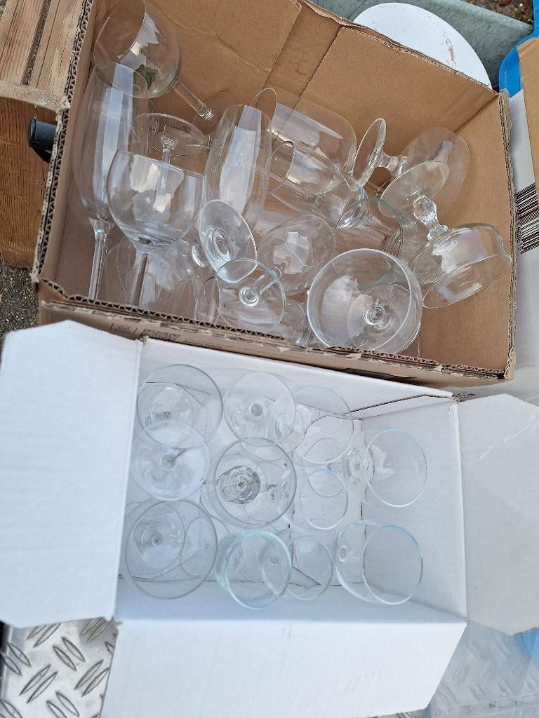partij wijn en borrelglazen, Verzamelen, Glas en Borrelglaasjes, Ophalen, Zo goed als nieuw, Borrel- of Shotglas