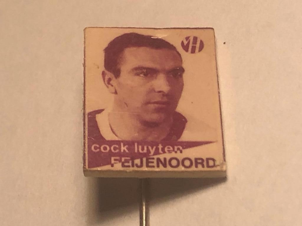 Plastic COCK LUYTEN FEIJENOORD VOETBALLER Speld., Verzenden, Zo goed als nieuw, Sport, Speldje of Pin