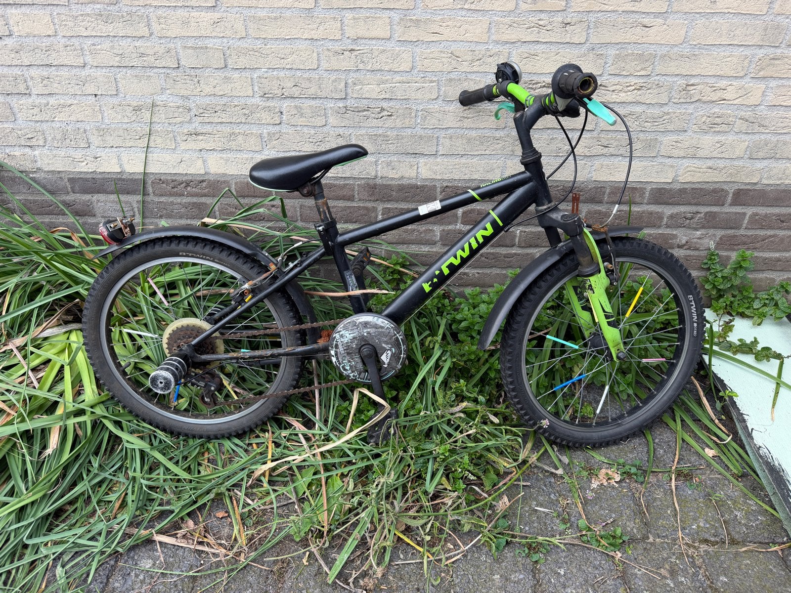B'Twin kinderfiets 20 inch, zwart/groen, gebruikt, Ophalen, Gebruikt, Velgrem, 20 inch of meer