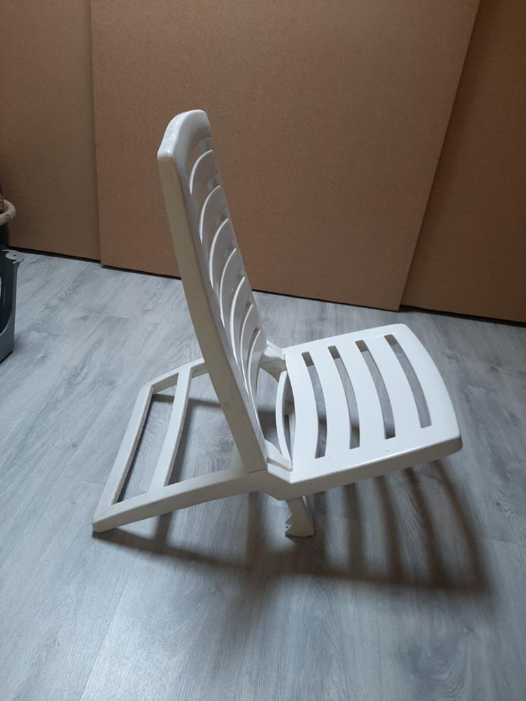 Stevige lage kunststof tuinstoel - Wit, Ophalen, Gebruikt, Kunststof, Inklapbaar