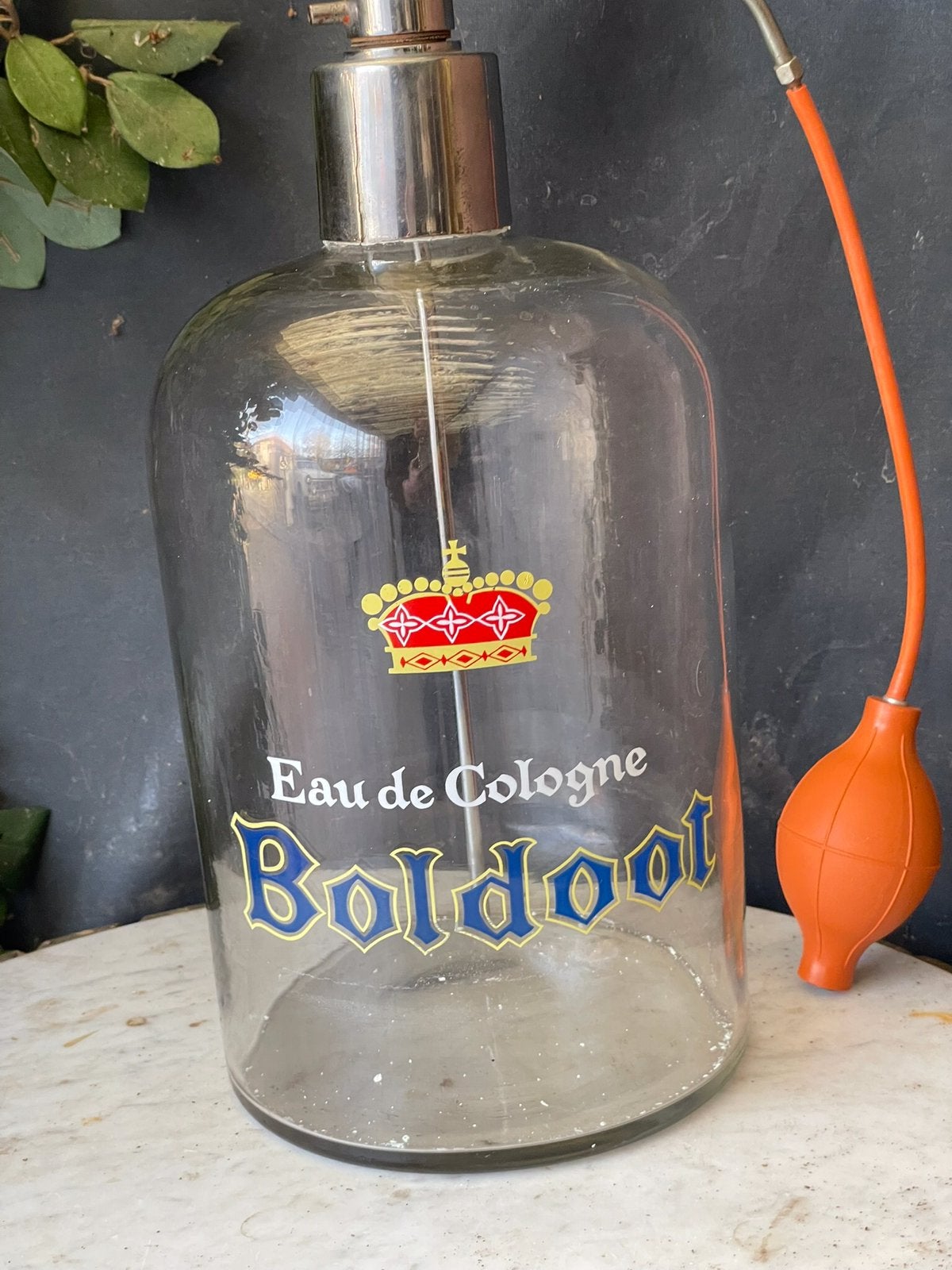 Grote parfumfles boldoot eau de cologne uit 1956., Antiek en Kunst, Ophalen
