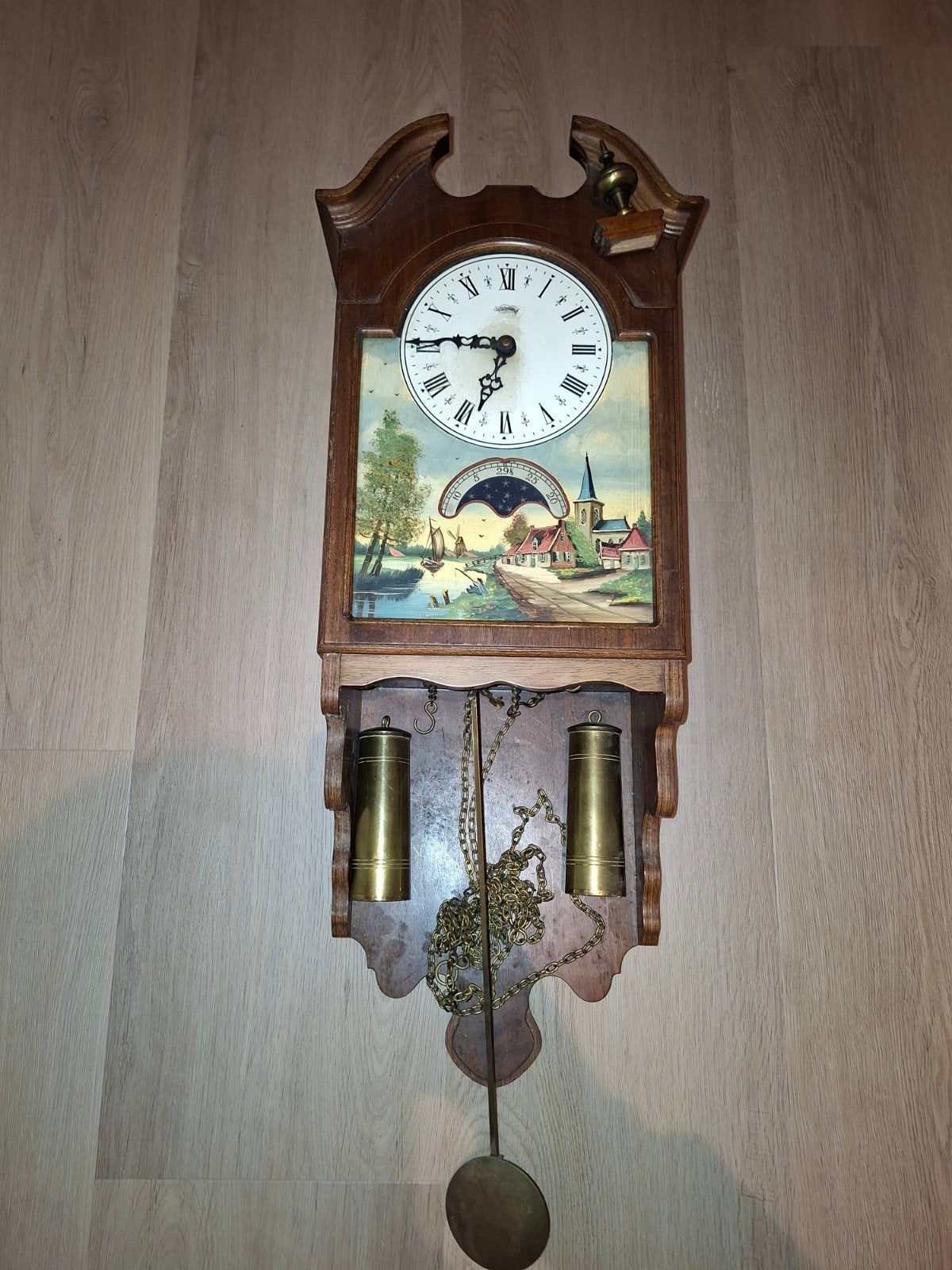 Antieke Wandklok met Dag- en Nachttafereel, Ophalen of Verzenden
