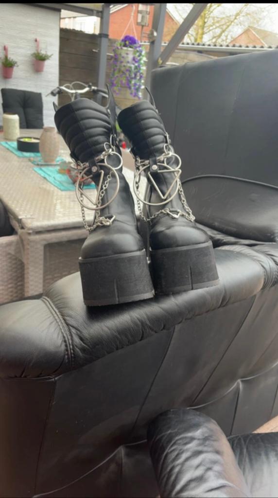 Demonia boots, Kleding | Dames, Schoenen, Ophalen, Zo goed als nieuw, Zwart