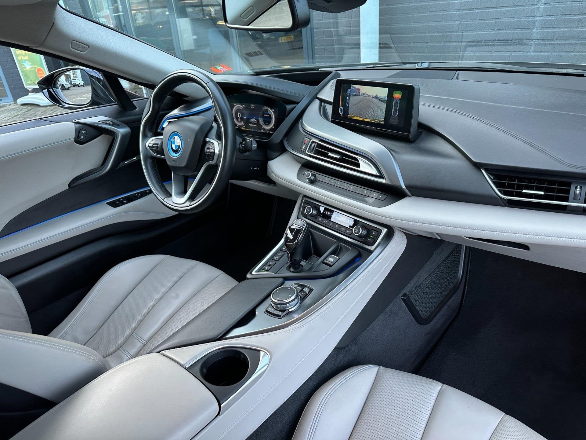 BMW I8 1.5/LEDER/NAVI/CAMERA/DELERONDERHOUDEN/NL-AUTO NAP!, Auto's, Automaat, Dealer onderhouden, Gebruikt, Euro 6
