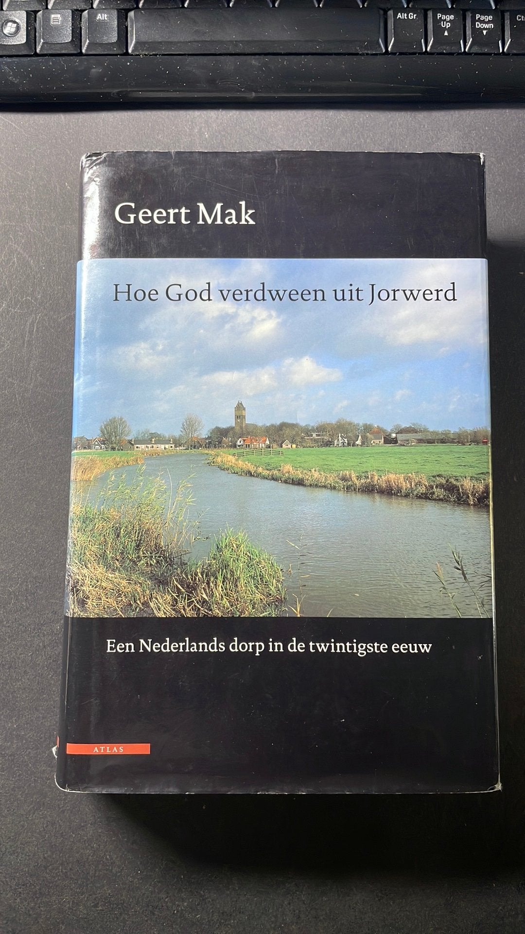 Geert Mak - Hoe God verdween uit Jorwerd, Ophalen of Verzenden, Zo goed als nieuw, Geert Mak
