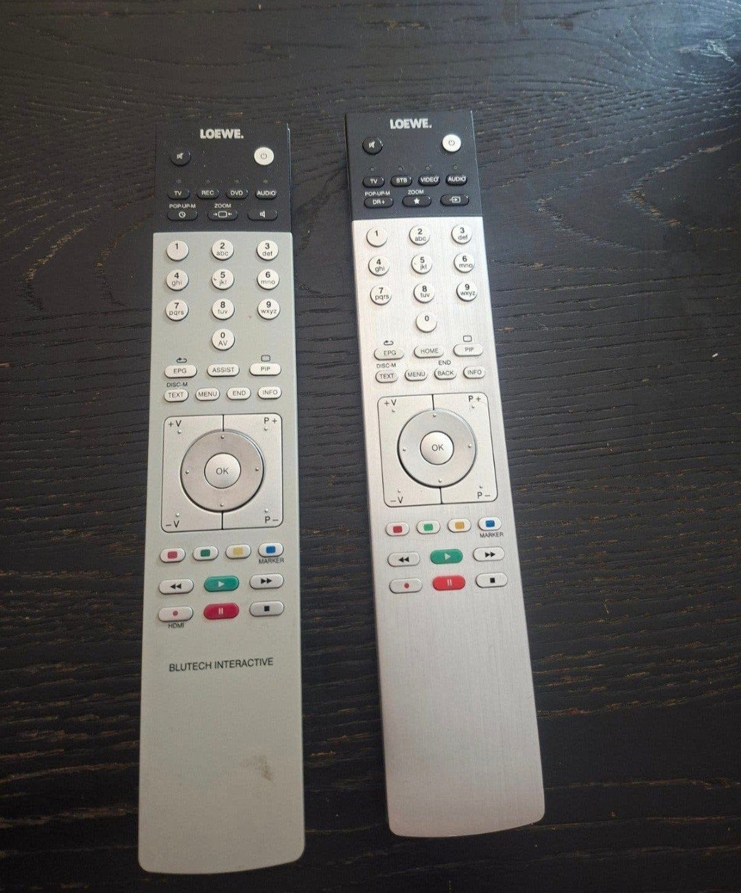 Loewe afstandsbedieningen (2 stuks) - Bluetech Interactive, Ophalen of Verzenden, Gebruikt, Origineel, Tv