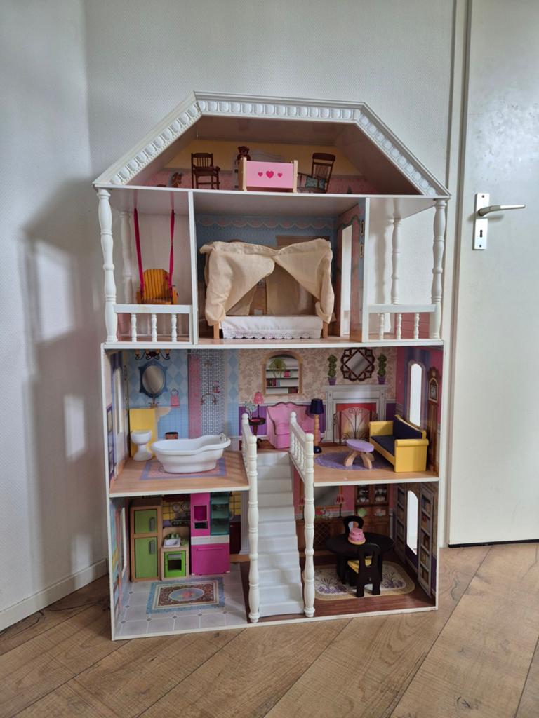 Barbiehuis met complete inrichting - Zo goed als nieuw, Ophalen of Verzenden, Zo goed als nieuw, Poppenhuis