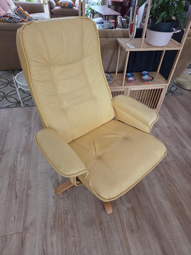 Set van 2 Vintage Leren Relaxfauteuils (Geel/Beige), Ophalen, Gebruikt, 50 tot 75 cm, Leer