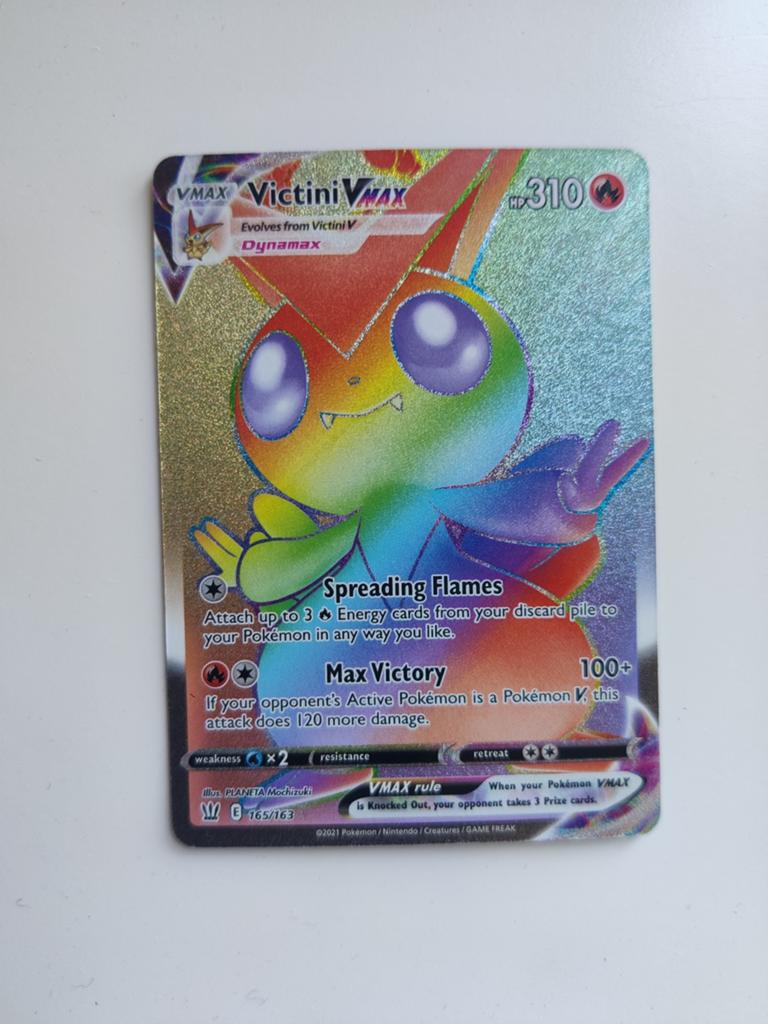 Victini VMAX Rainbow Rare Pokémon Kaart (165/163), Hobby en Vrije tijd, Verzamelkaartspellen | Pokémon, Ophalen of Verzenden, Zo goed als nieuw