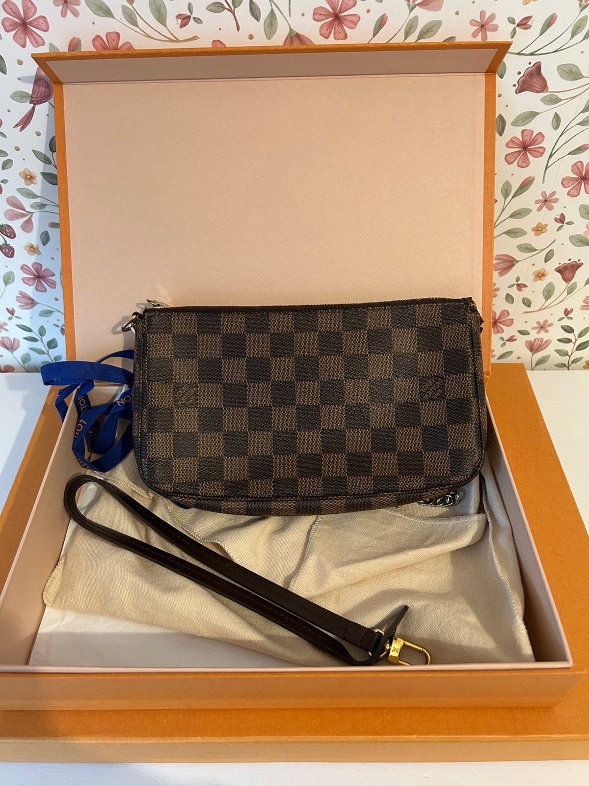 Louis Vuitton Pochette accessoires canvas met initialen, Sieraden, Tassen en Uiterlijk, Tassen | Damestassen, Ophalen, Gebruikt