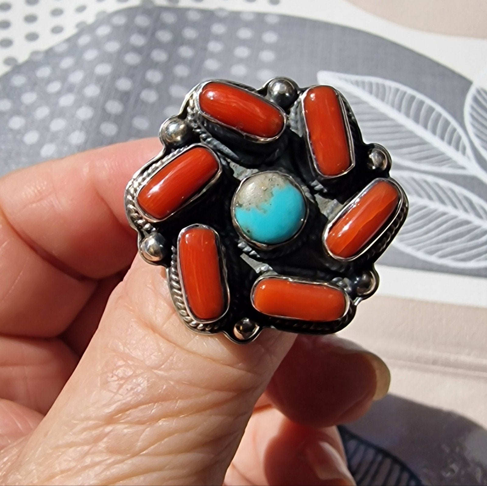 Zilveren Native American ring met koraal en turquoise, Gebruikt, Ophalen of Verzenden, 17 tot 18, Met edelsteen