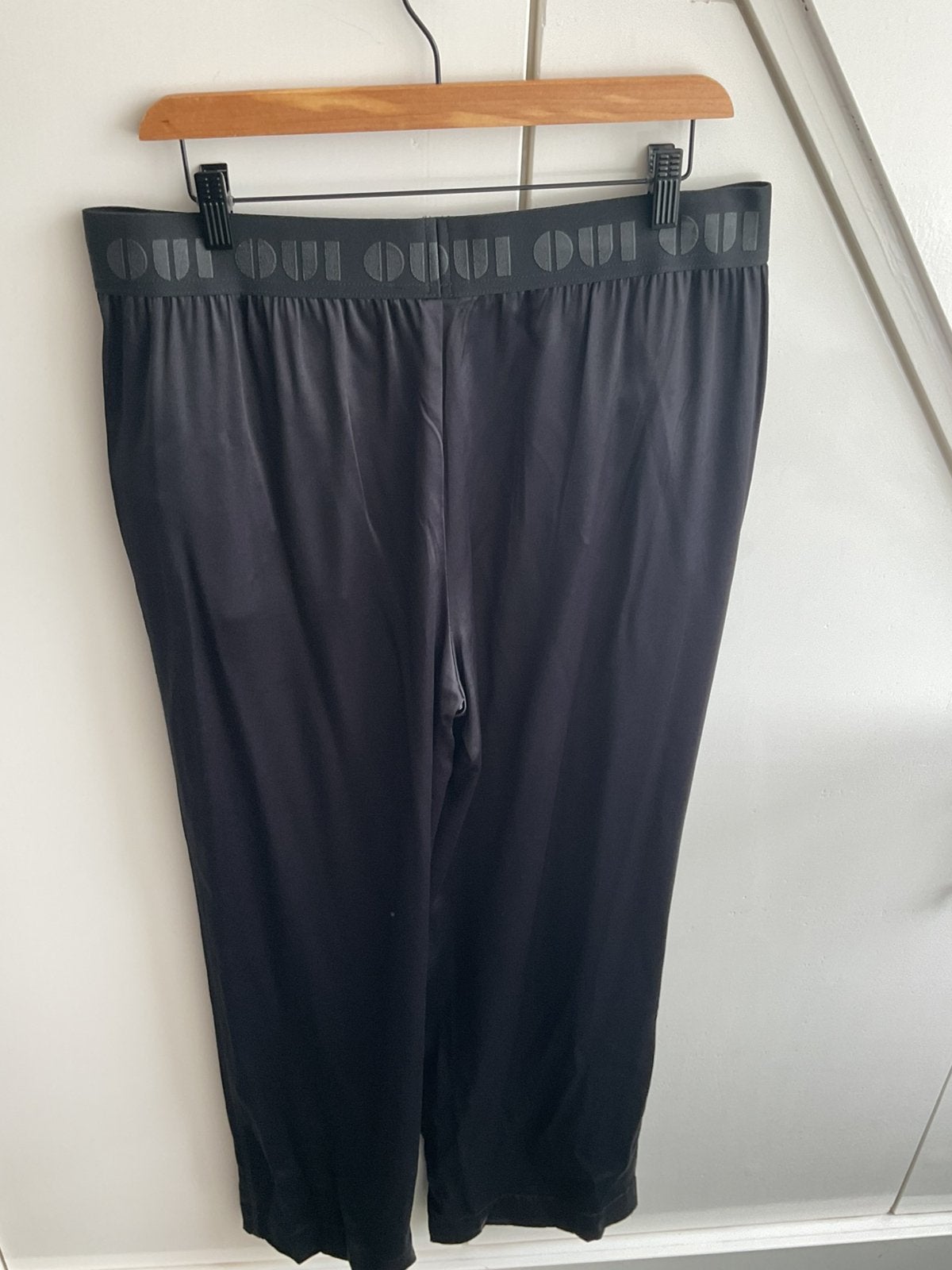QUI zwarte satijnen broek maat 42 nieuw, Zwart, Maat 42/44 (L), Nieuw, Ophalen of Verzenden