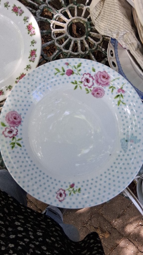 5 grote dinerborden roze roos en verschillende kleur rand, Ophalen of Verzenden, Zo goed als nieuw, Bord(en), Overige stijlen