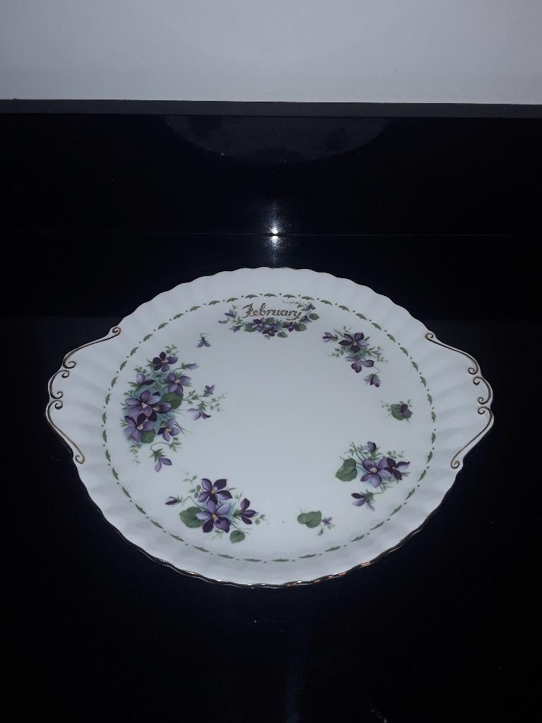 Royal albert Flower of the month Februari taartschaal, Huis en Inrichting, Keuken | Servies, Verzenden, Zo goed als nieuw, Bord(en)