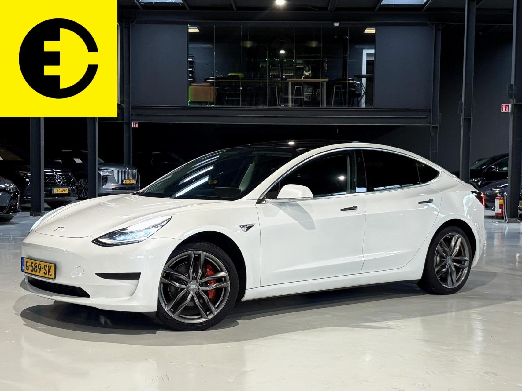 Tesla Model 3 Standard RWD Plus 60 kWh | Stoelverwarming | P, Automaat, 238 pk, Achterwielaandrijving, Zwart