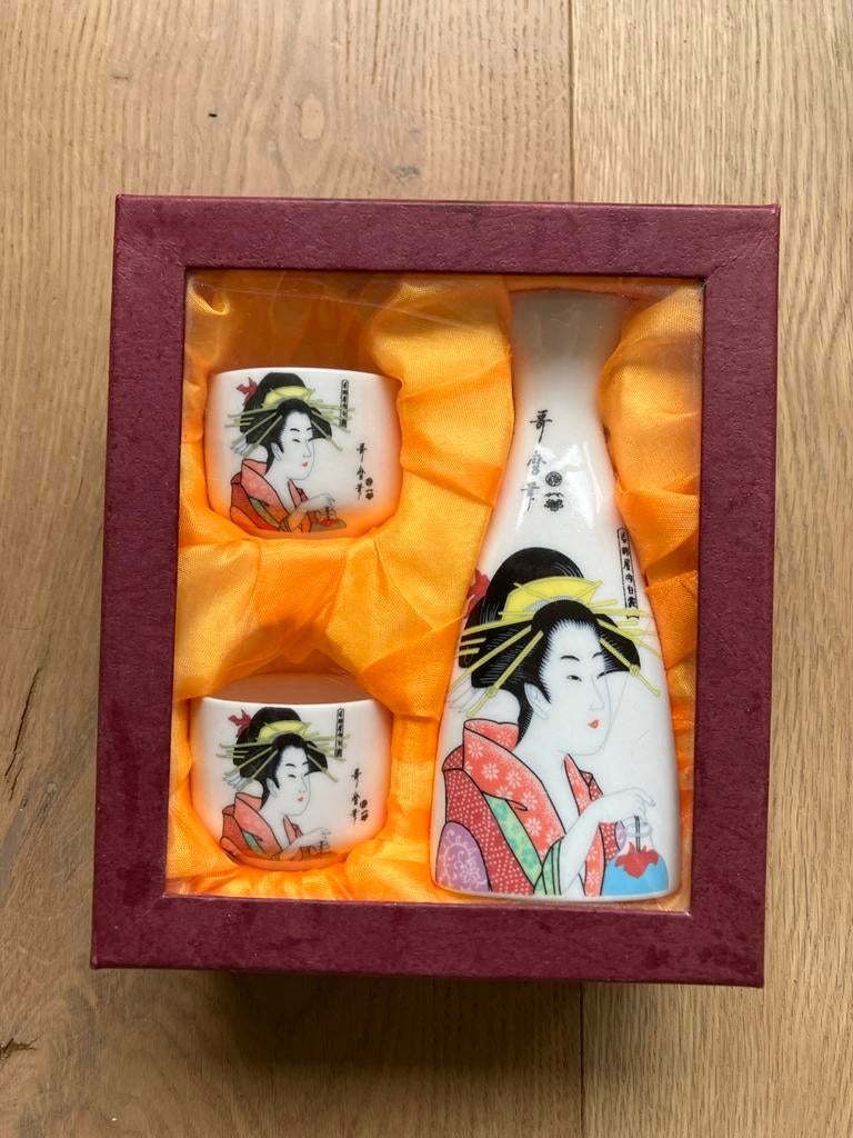 Sake set met twee kopjes en karaf, Ophalen, Keramiek, Overige typen, Zo goed als nieuw