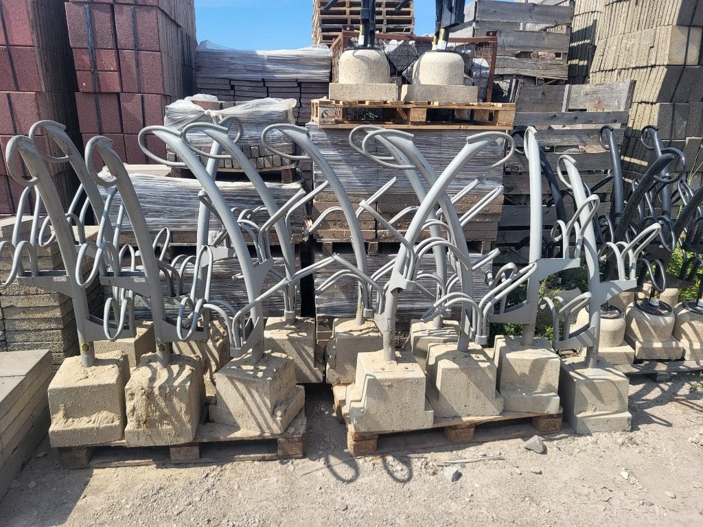 Zo goed als nieuwe fiets parkeerbeugels op betonvoet, Tuin en Terras, Bielzen en Borders, Ophalen, Gebruikt, Blok, Minder dan 100 cm