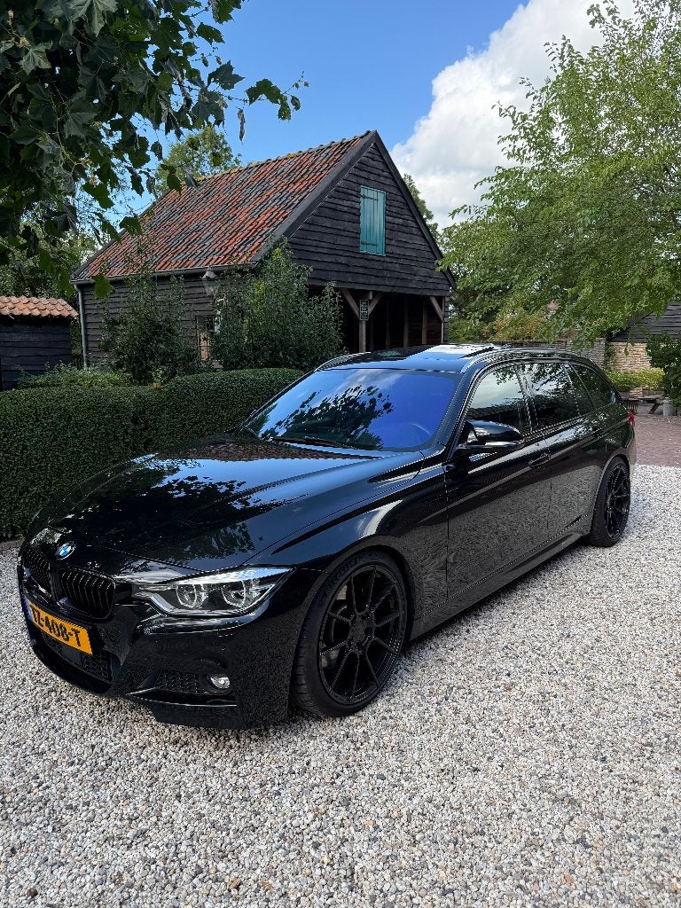 BMW 3-Serie 3.0 340I Xdrive Touring AUT 2015 Zwart, Auto's, BMW, 1800 kg, Zwart, 1655 kg, Zwart