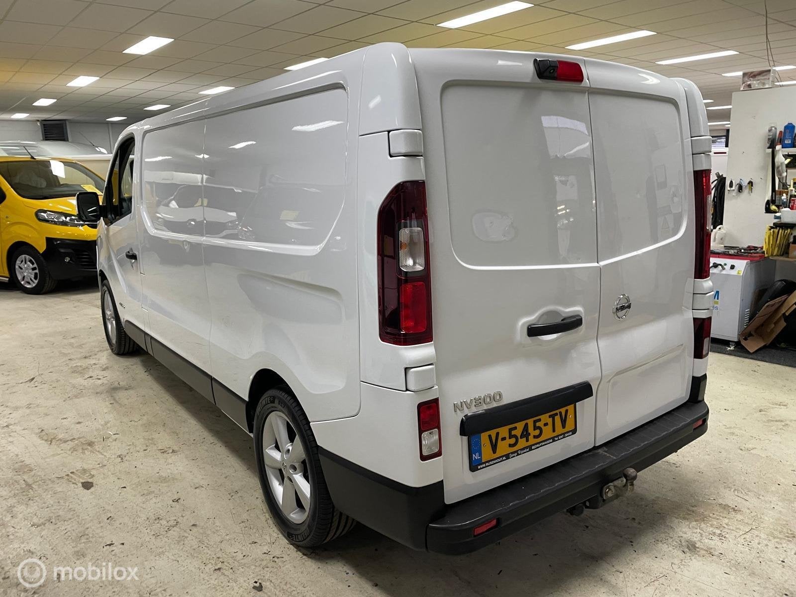 Nissan NV300 1.6 dCi 120 L2H1 airco navi cruise, Auto's, 15 km/l, Gebruikt, Euro 6, 2000 kg