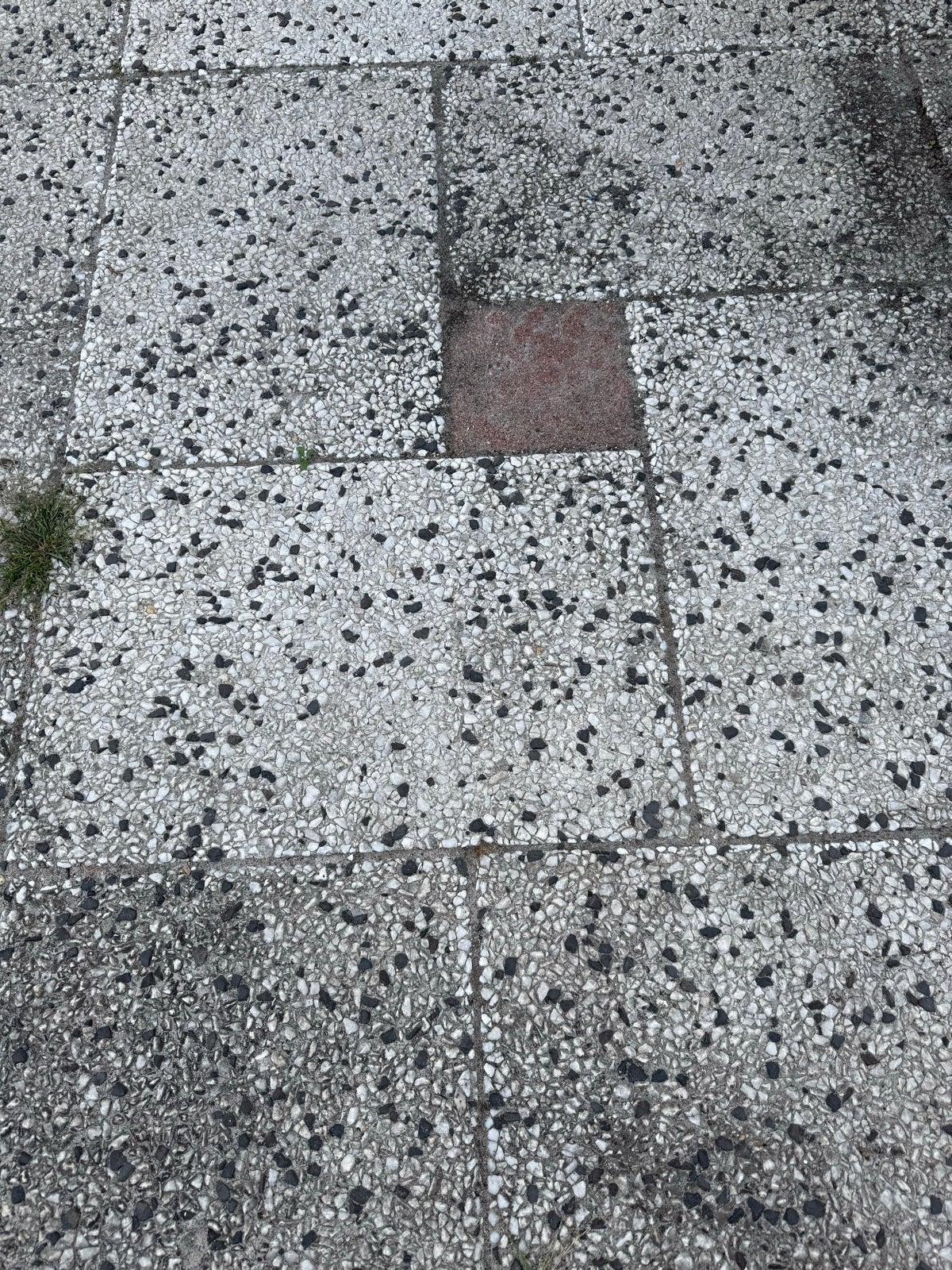 Gebruikte grindtegels en terrastegels - gratis afhalen, Doe-het-zelf en Verbouw, Tegels, Ophalen, Gebruikt, Minder dan 20 cm, 10 m² of meer