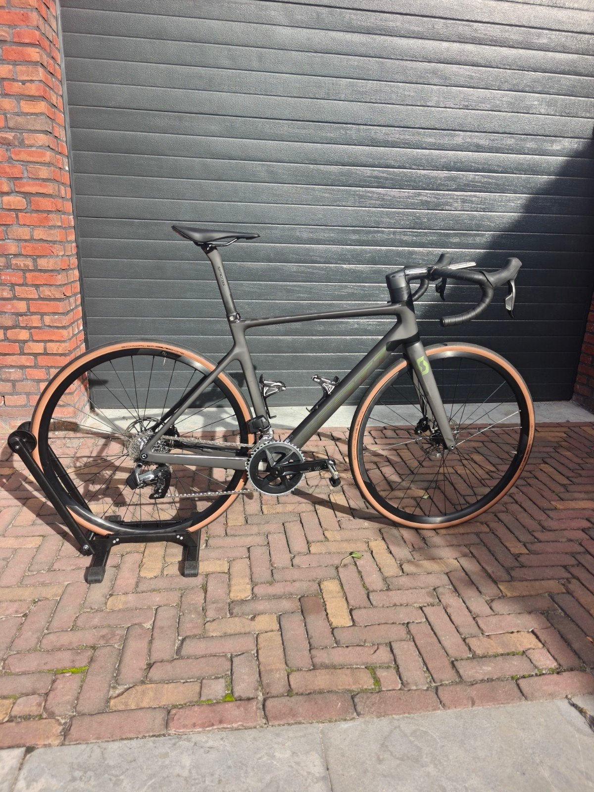 Scott Addict 30 - SRAM Rival eTap AXS met Garmin Powerpedal, Carbon, Heren, Zo goed als nieuw, Meer dan 20 versnellingen