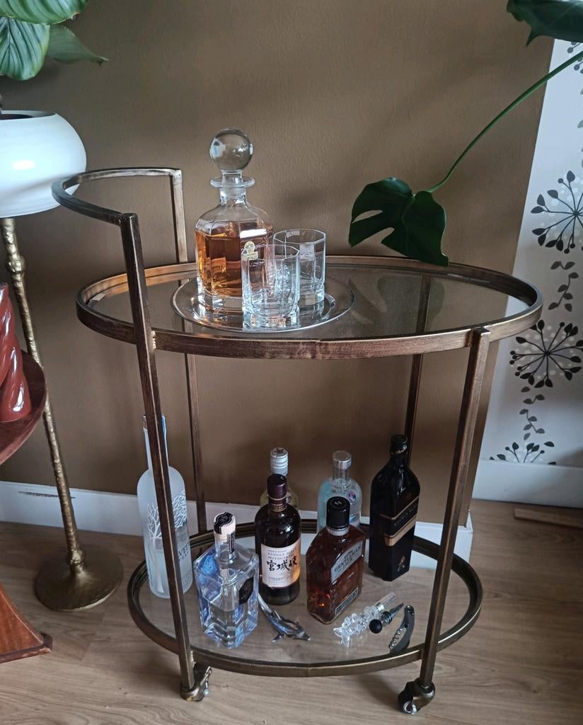 Elegante gouden trolley met glazen platen, Ophalen, Metaal of Aluminium, 55 tot 75 cm, Zo goed als nieuw