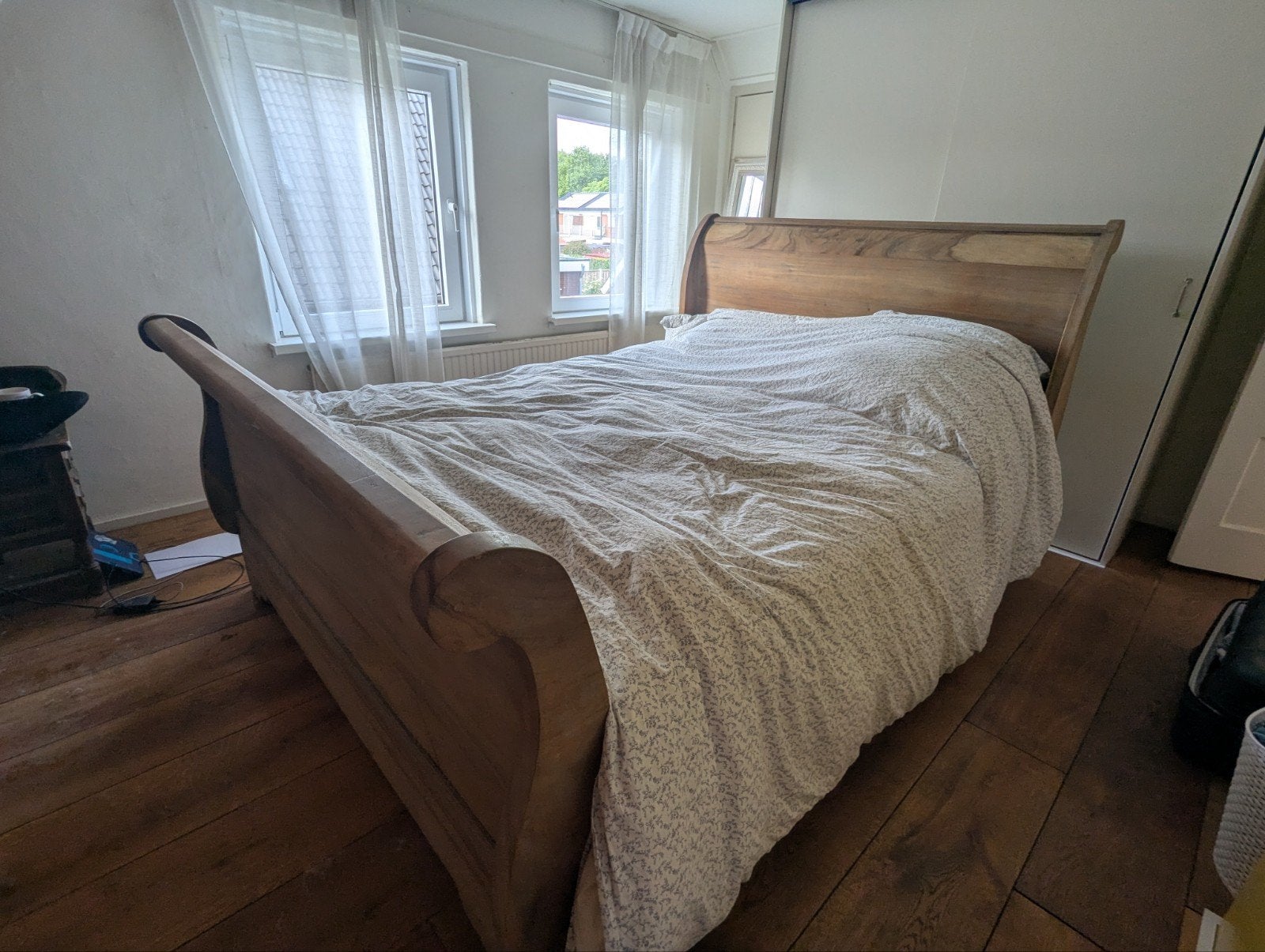 Teak Sleigh Bed met Nordic Accenten (210 cm), Ophalen, Gebruikt, Bruin, 210 cm