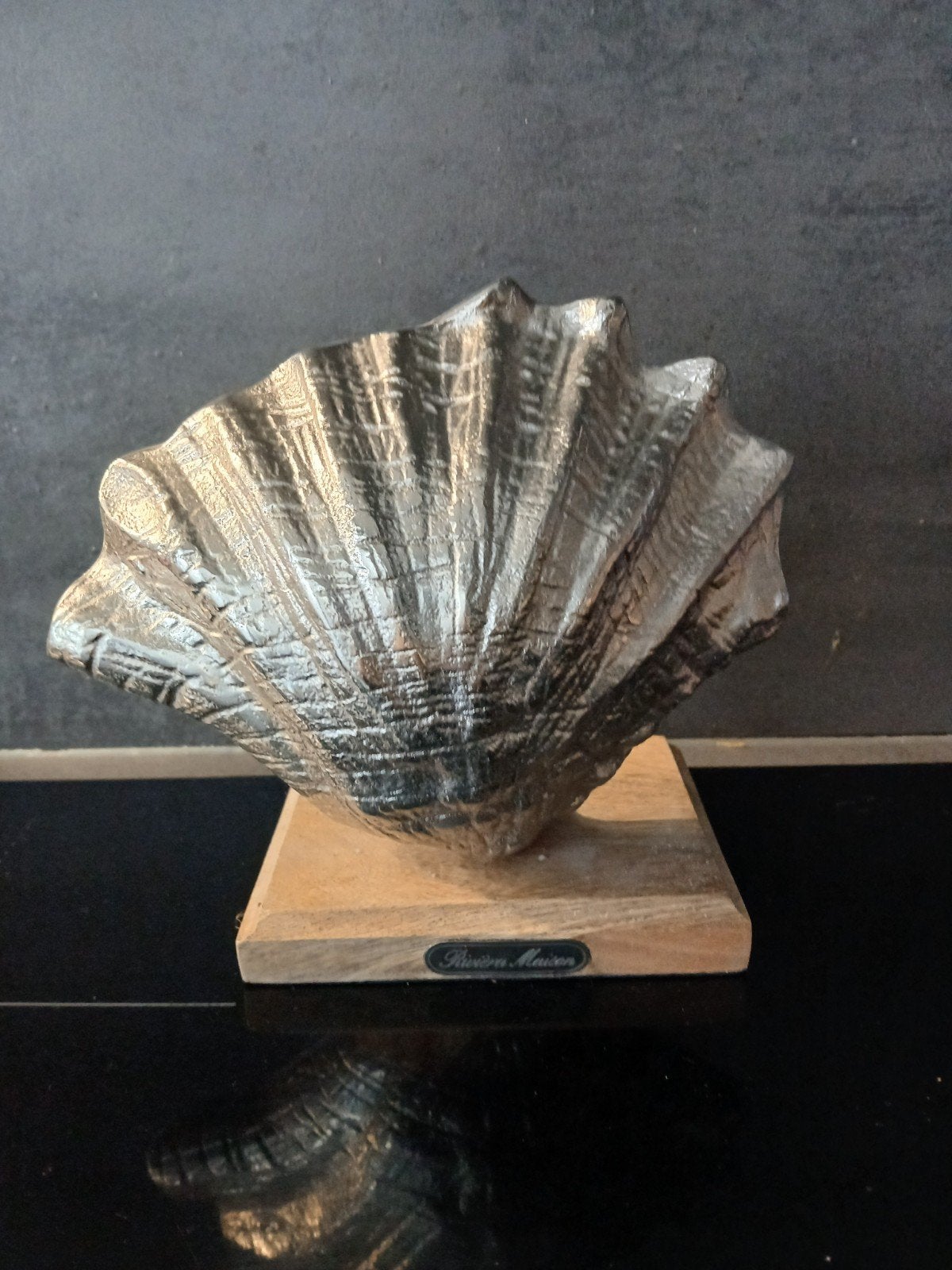 Decoratieve schelp op houten voet - Riviera Maison, Ophalen of Verzenden, Zo goed als nieuw, Zilver, Metaal