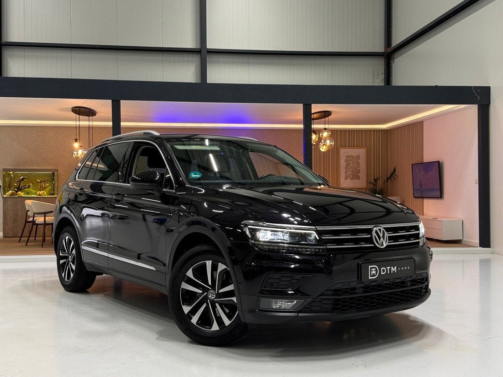 Volkswagen Tiguan 1.5 TSI line Business |Trekhaak|Dynaudio |, Auto's, Voorwielaandrijving, 4 cilinders, Leder en Stof, Zwart
