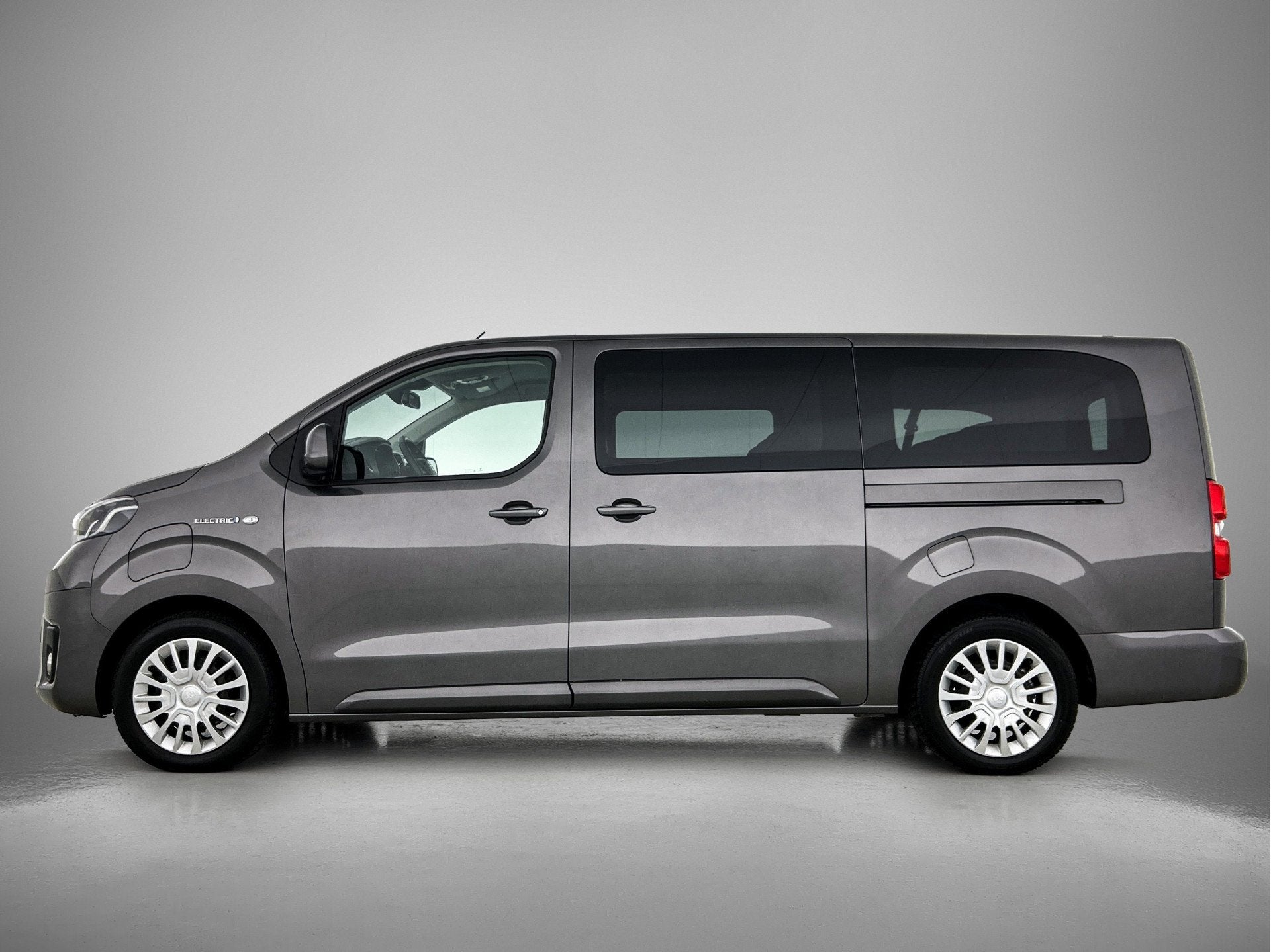 Toyota PROACE Electric Shuttle Long Extra Range Cool 75 kWh, Auto's, Gebruikt, Zwart, Overige carrosserieën, Origineel Nederlands