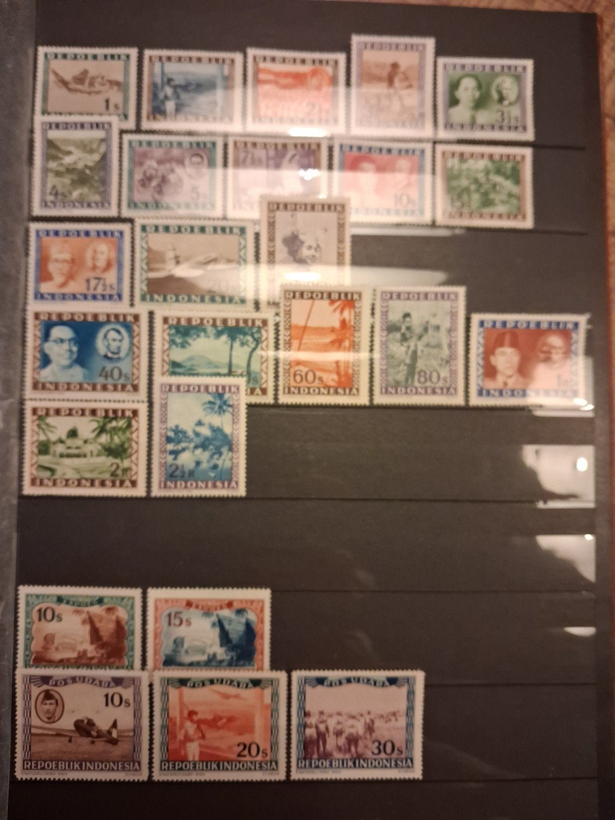 Kleine verzameling Republiek Indonesië (lokaal), Ophalen, Buitenland