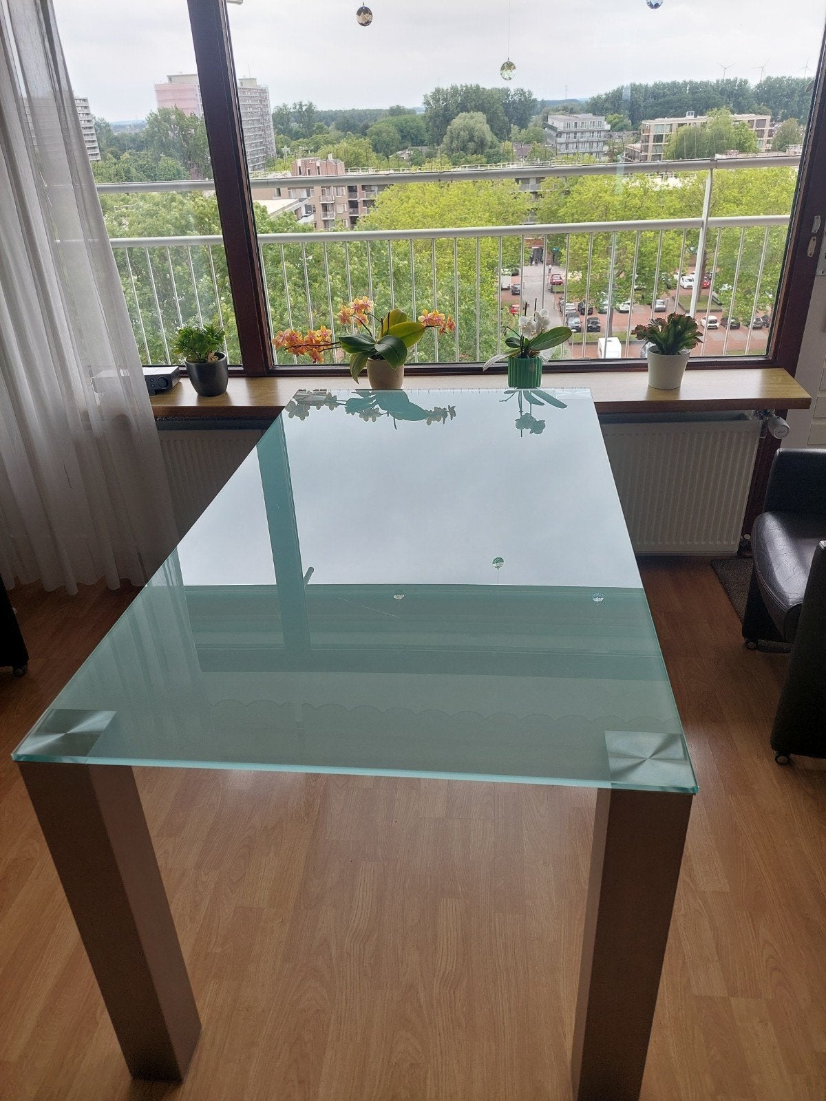 Mooie glazen tafel met RVS poten - Zo goed als nieuw, Ophalen, 50 tot 100 cm, 150 tot 200 cm, Vier personen