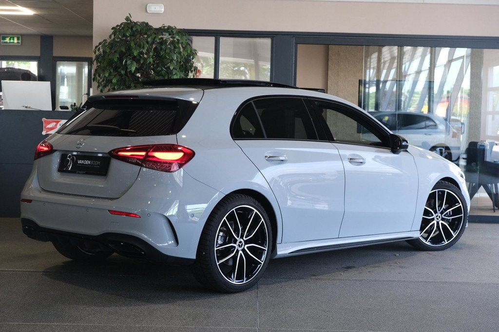 Mercedes-Benz A-klasse 200 Edition AMG 163PK Pano Led Navi A, Zwart, 4 cilinders, 163 pk, Origineel Nederlands