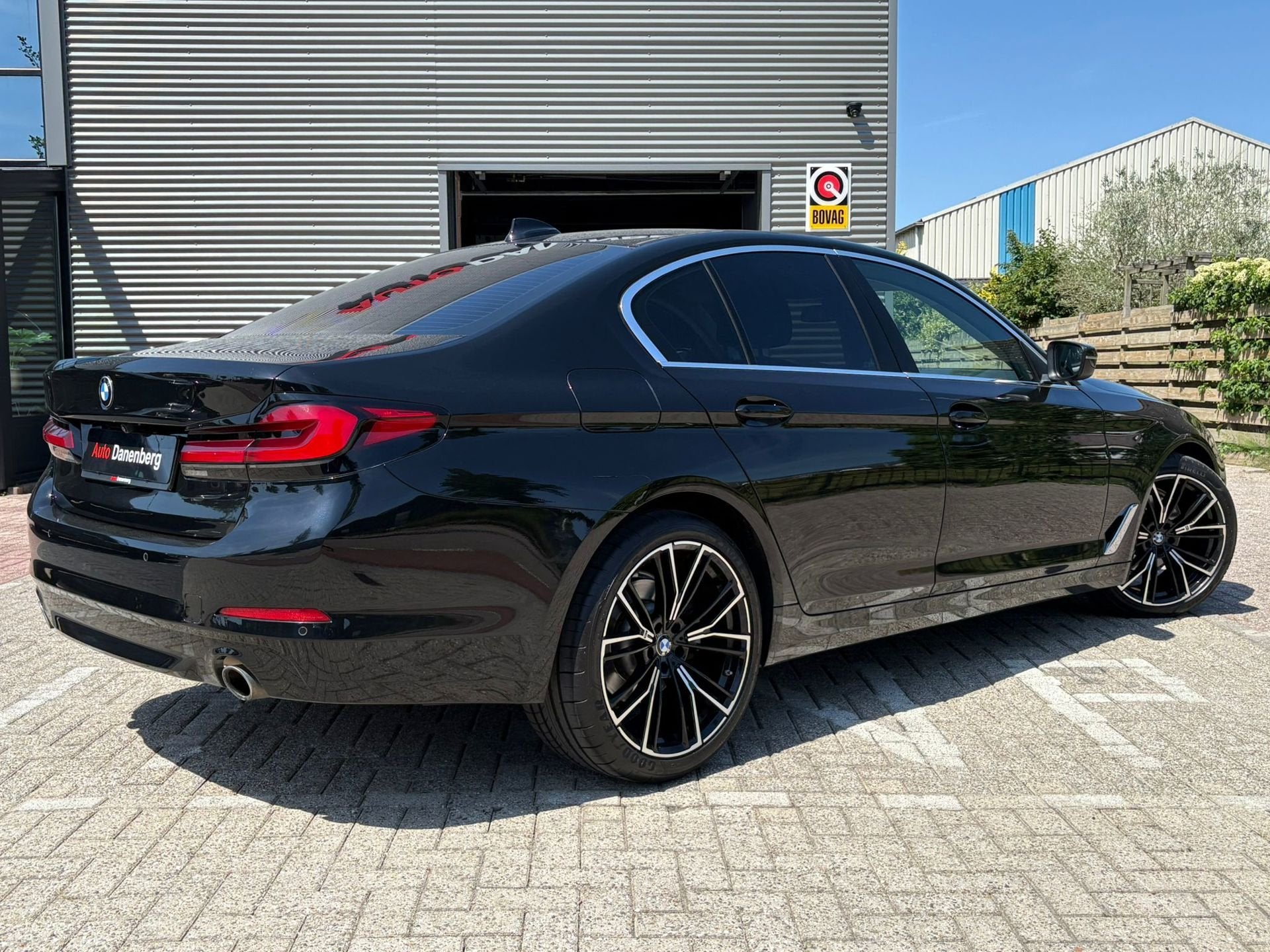 BMW 5-serie 520i High Executive BLACK! garantie,, Auto's, Automaat, Achterwielaandrijving, Gebruikt, 4 cilinders