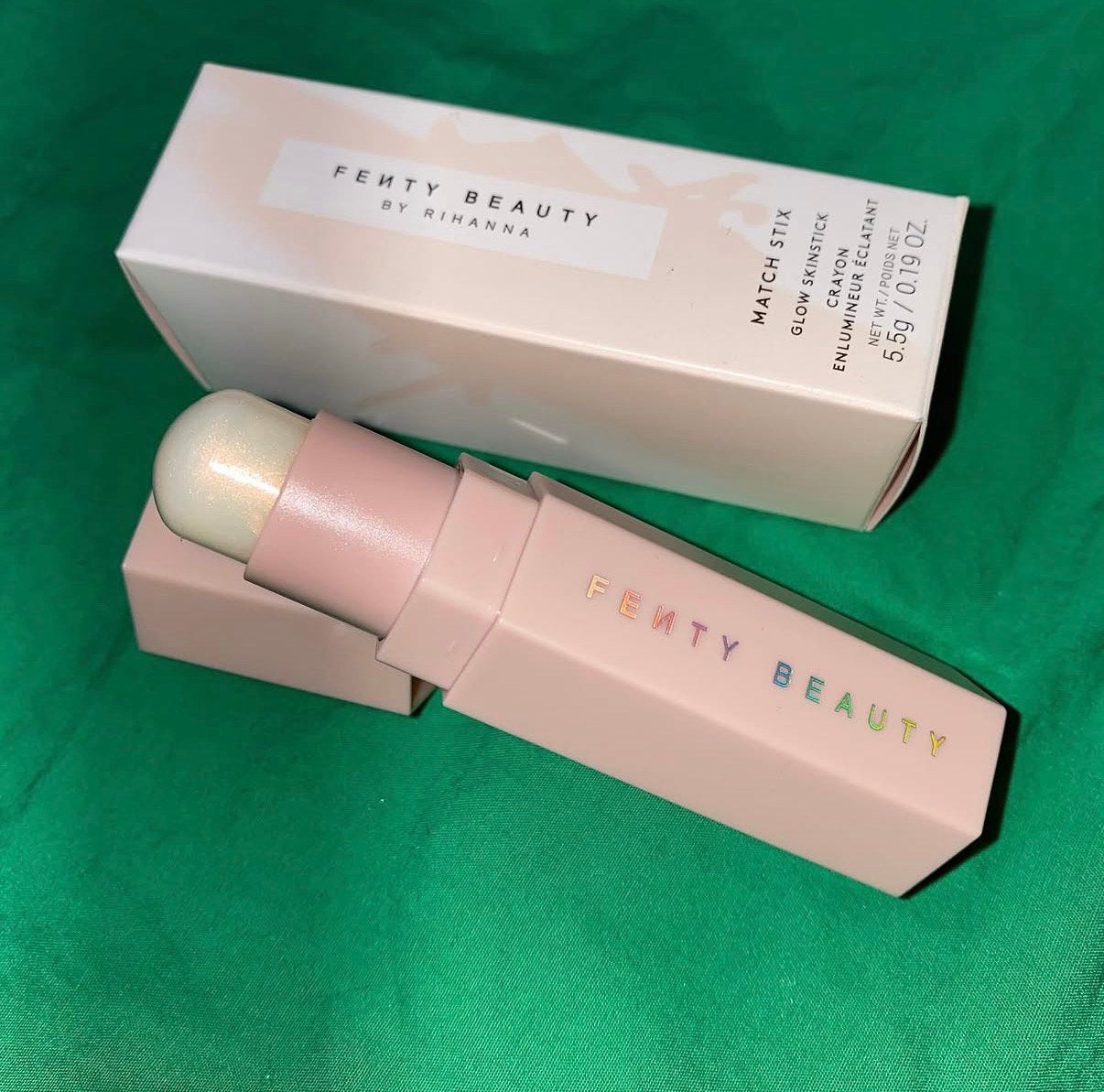 Fenty beauty match stick Glow skin stick Purrl, Wangen, Nieuw, Ophalen of Verzenden, Make-up