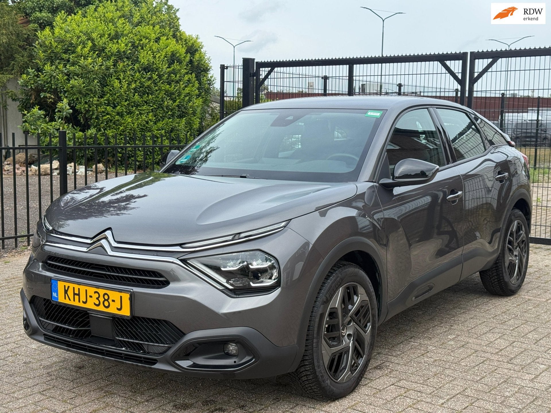 Citroen C4 1.2 Puretech Feel Carplay Led 360 cam Dealer auto, Voorwielaandrijving, Gebruikt, Euro 6, 1199 cc
