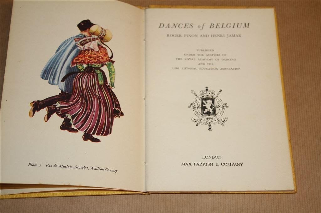 Dances of Belgium [1953]. Handboek Europese volksdansen., Boeken, Kunst en Cultuur | Dans en Theater, Ophalen of Verzenden, Gelezen