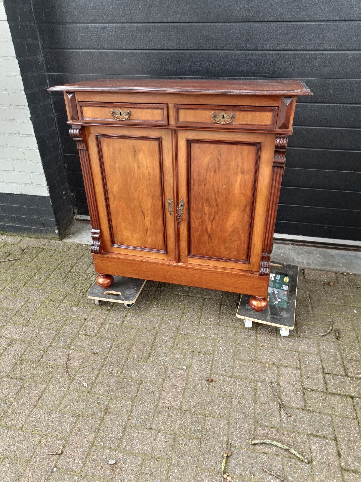 meidenkast, Ophalen