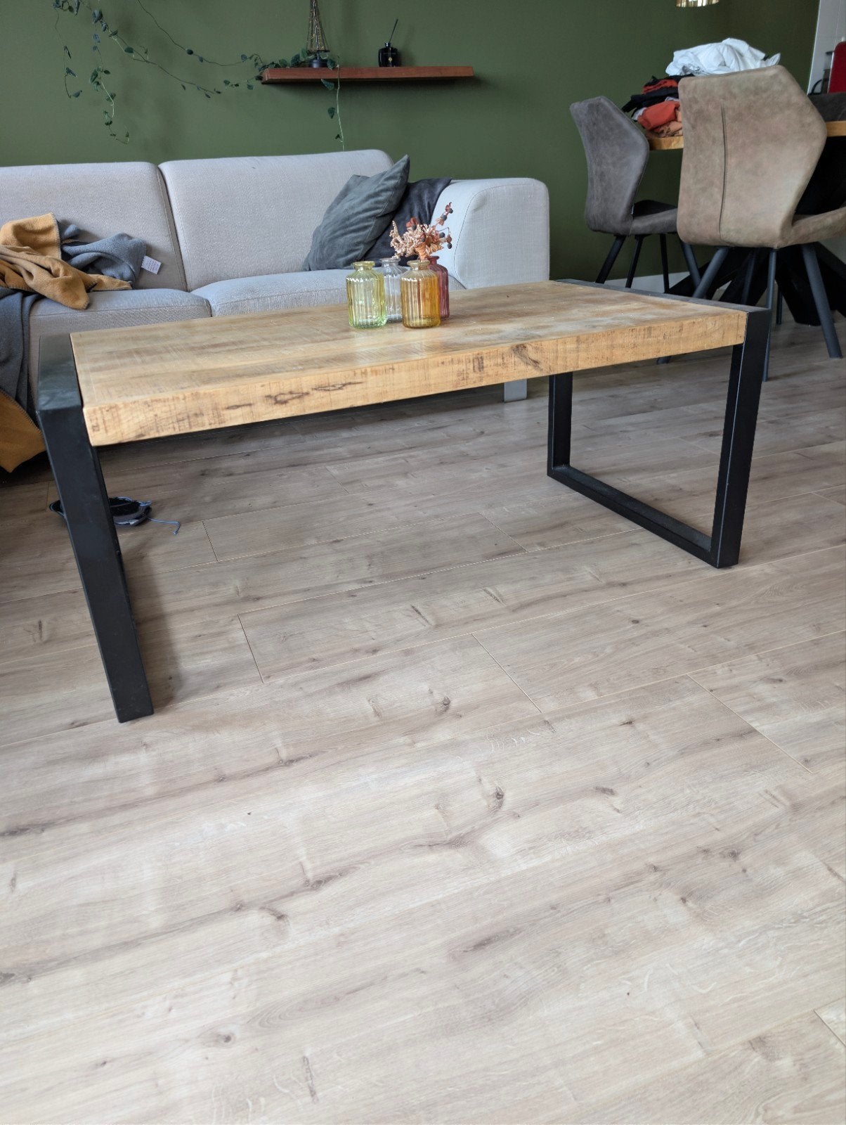 Salontafel mango hout zwart metaal onderstel, Ophalen, 100 tot 150 cm, 50 tot 100 cm, Zo goed als nieuw