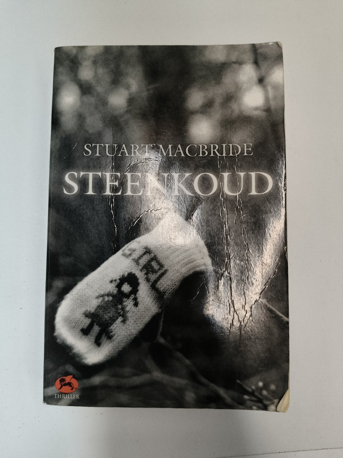 Steenkoud - Stuart MacBride (Thriller), Boeken, Ophalen of Verzenden, Gelezen, Stuart MacBride, Scandinavië