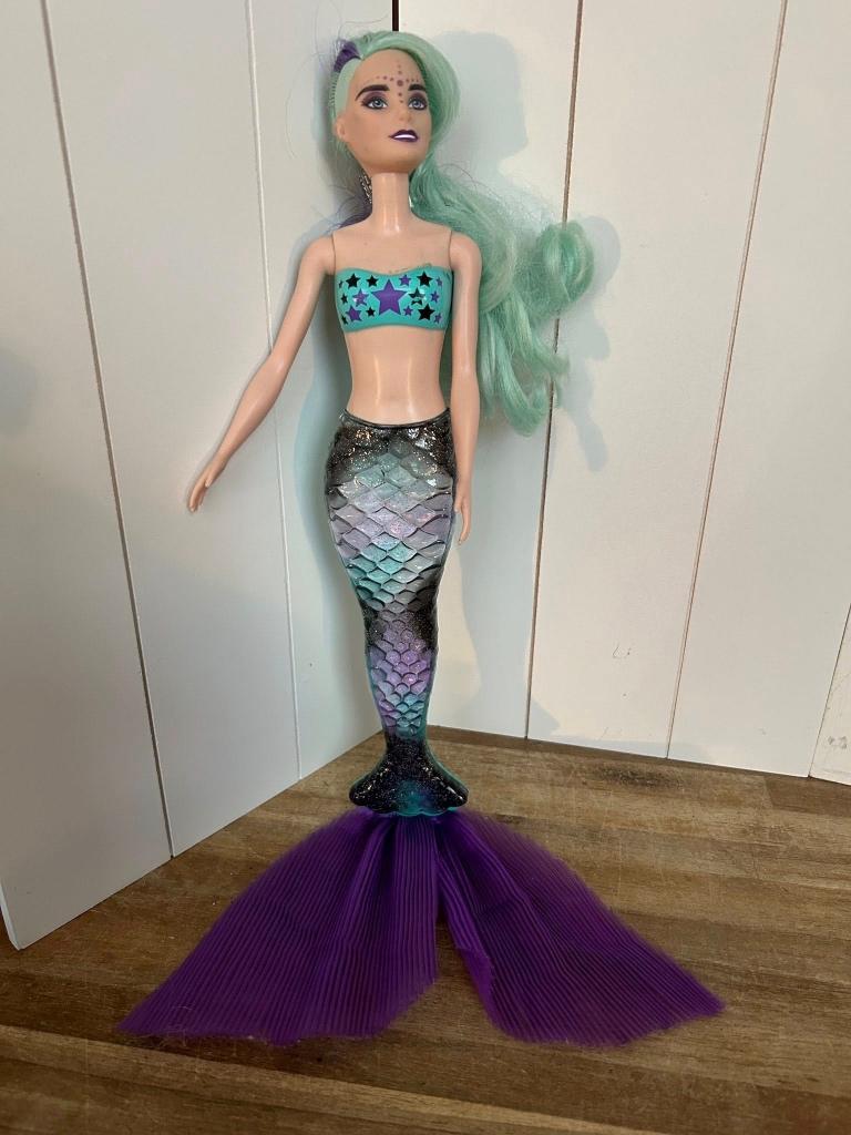 Barbie Color Reveal zeemeermin, Kinderen en Baby's, Speelgoed | Poppen, Ophalen of Verzenden, Gebruikt, Barbie