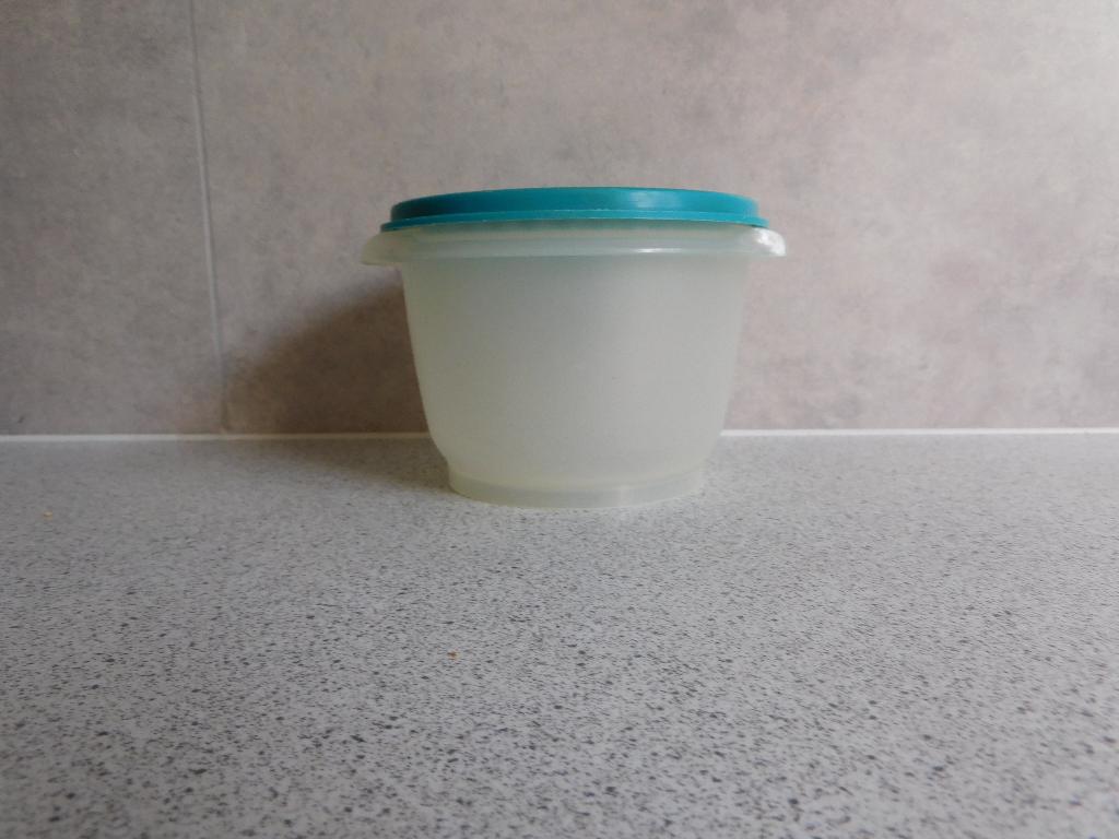 Tupperware Servalier Bowl 650 ml. 13 cm. Transpar. Turquoise, Huis en Inrichting, Keuken | Tupperware, Ophalen of Verzenden, Zo goed als nieuw