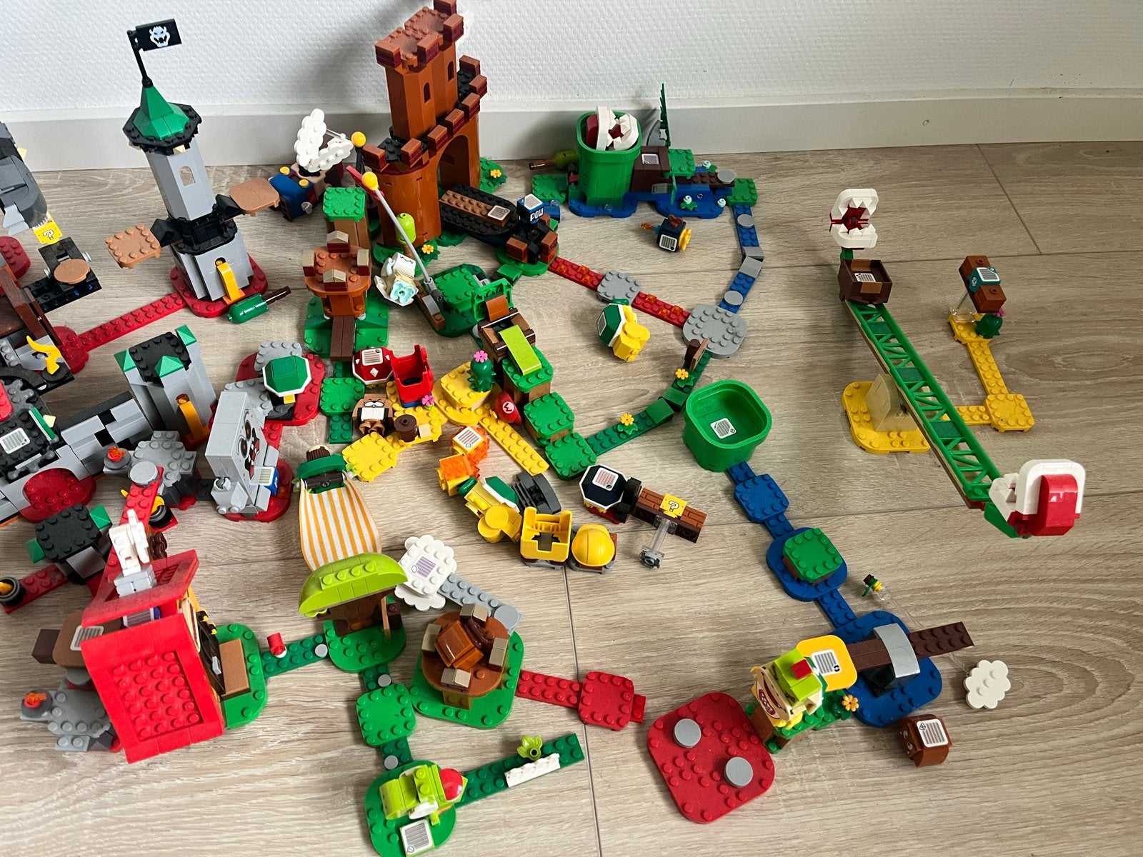 Grote Lego Super Mario set met Bowser Kasteel en meer!, Kinderen en Baby's, Gebruikt, Lego, Ophalen of Verzenden, Meerdere sets
