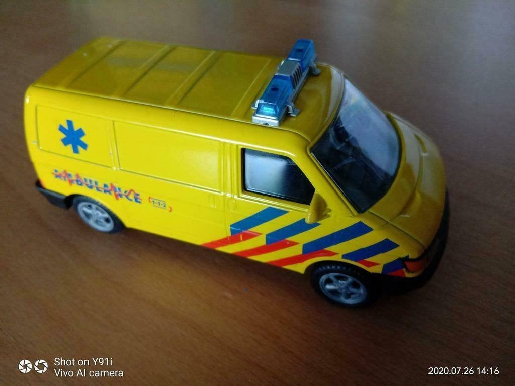 Ambulance, Ophalen of Verzenden, Zo goed als nieuw